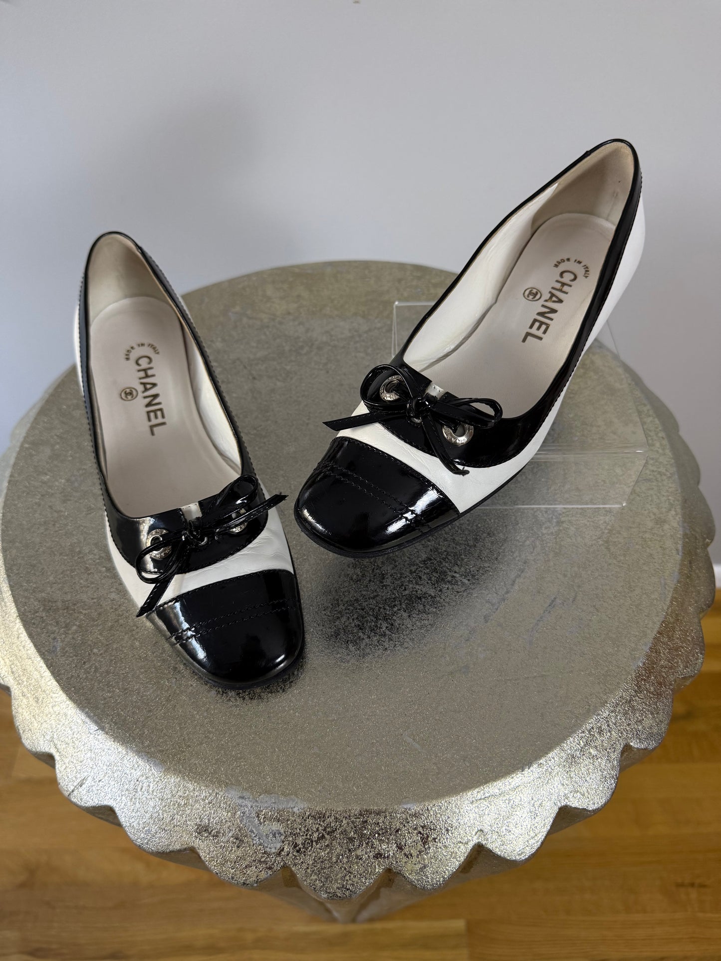 Chanel - Black & White Oxford Flats