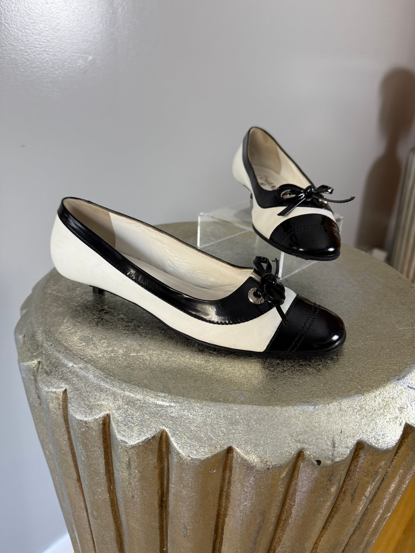 Chanel - Black & White Oxford Flats