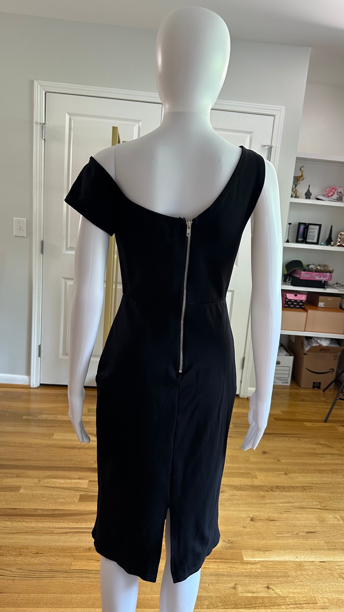 Lulu’s - Black One Shoulder Bodycon Midi Dress