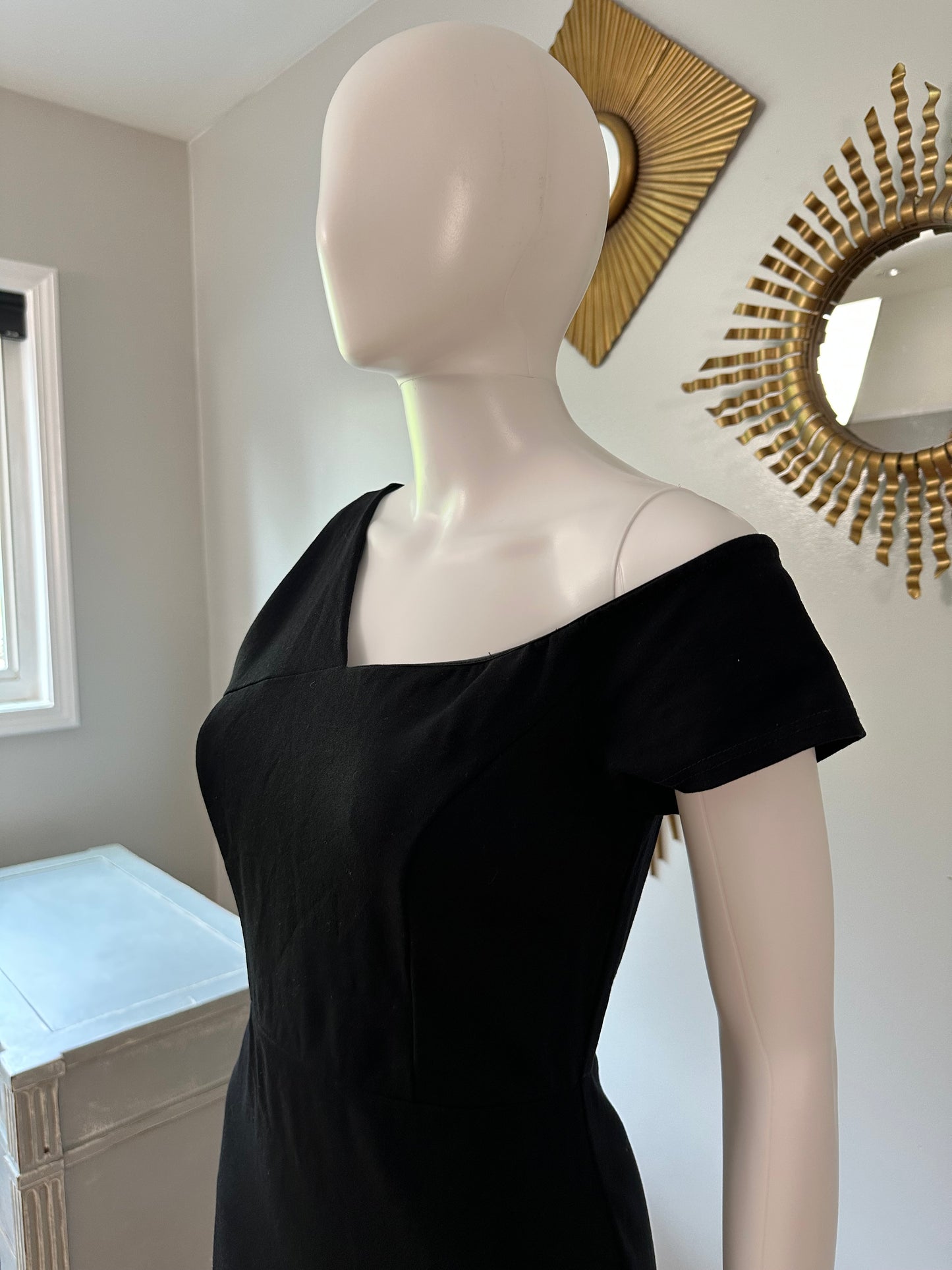 Lulu’s - Black One Shoulder Bodycon Midi Dress