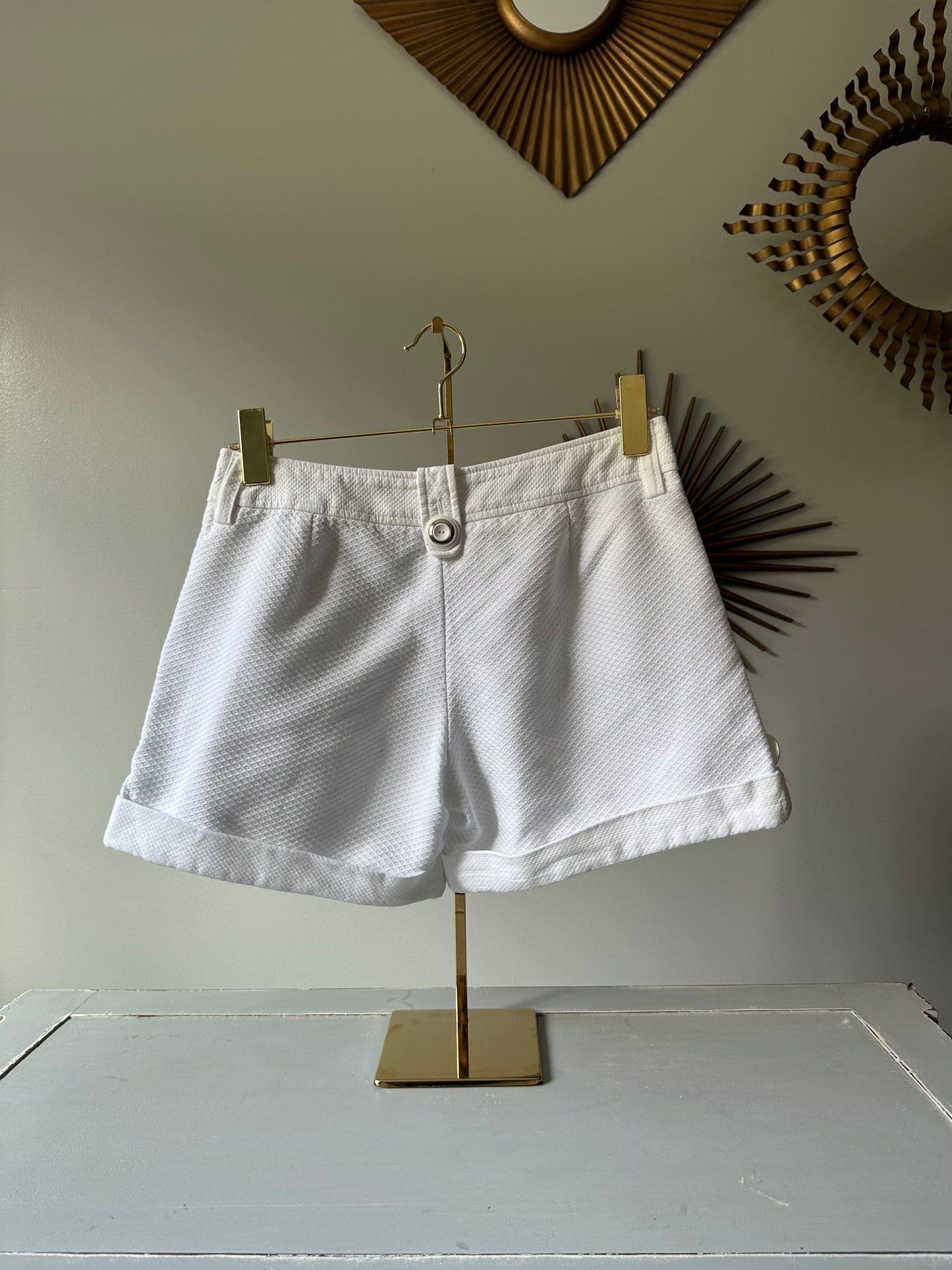 Dolce & Gabbana - Shorts de algodón blancos con detalles de botones.
