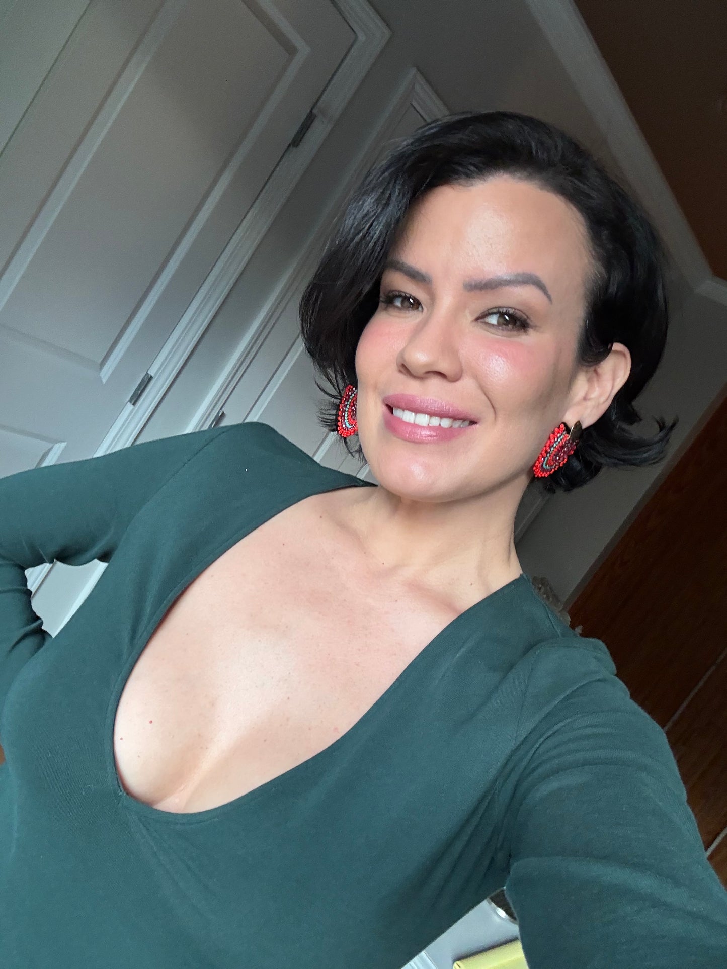 Express - Vestido midi verde con cuello en V profundo