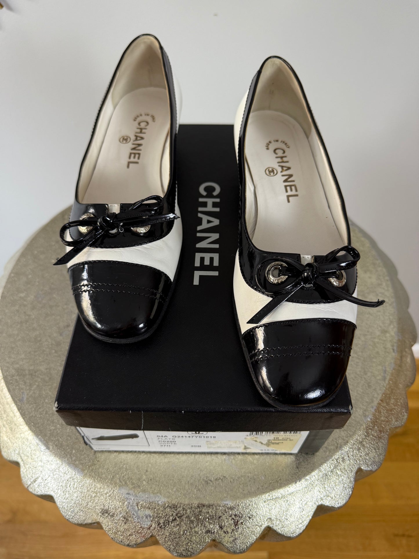 Chanel - Black & White Oxford Flats