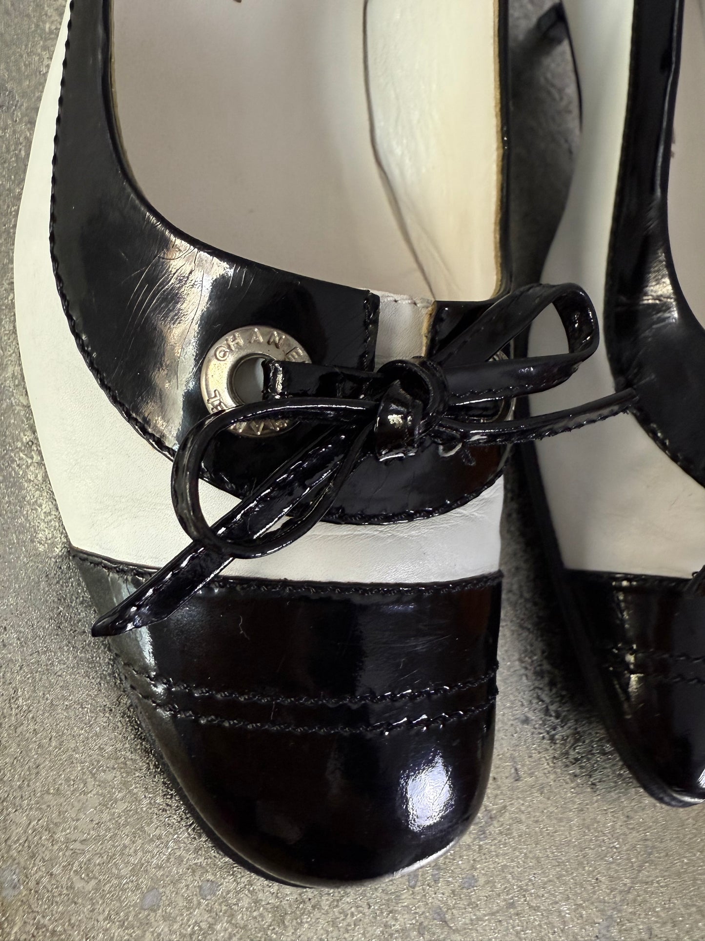 Chanel - Black & White Oxford Flats