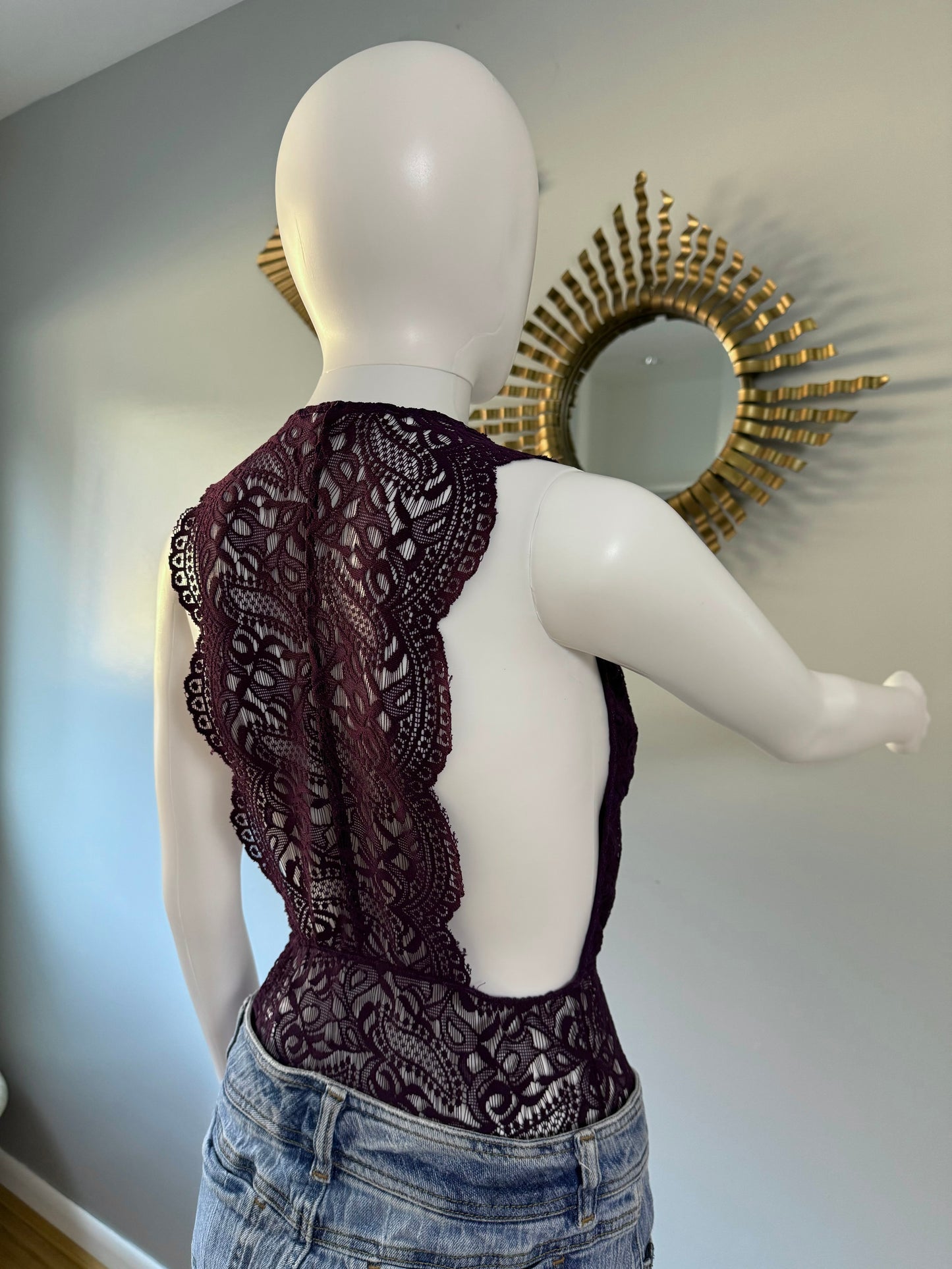 Stella Luce - Body morado con escote en V profundo