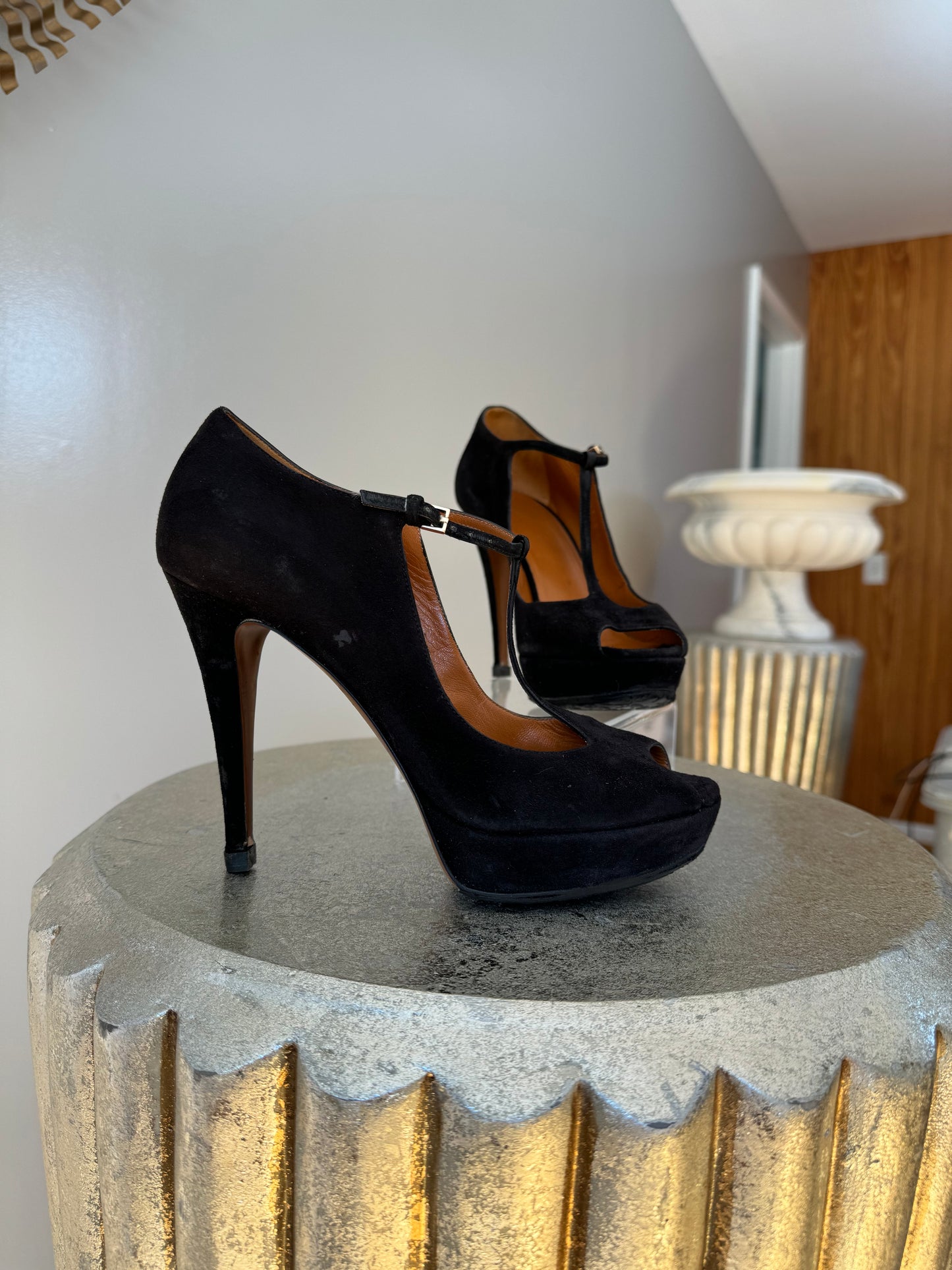 GUCCI - Black Suede T-Strap Betty Pumps