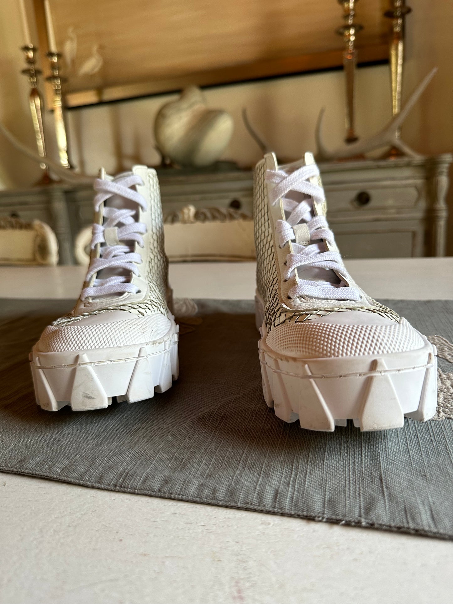 Schutz - Zapatillas deportivas Loomis de piel con adornos de serpiente