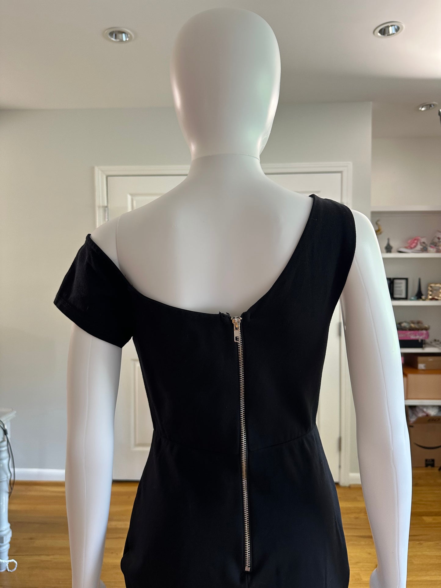 Lulu’s - Black One Shoulder Bodycon Midi Dress