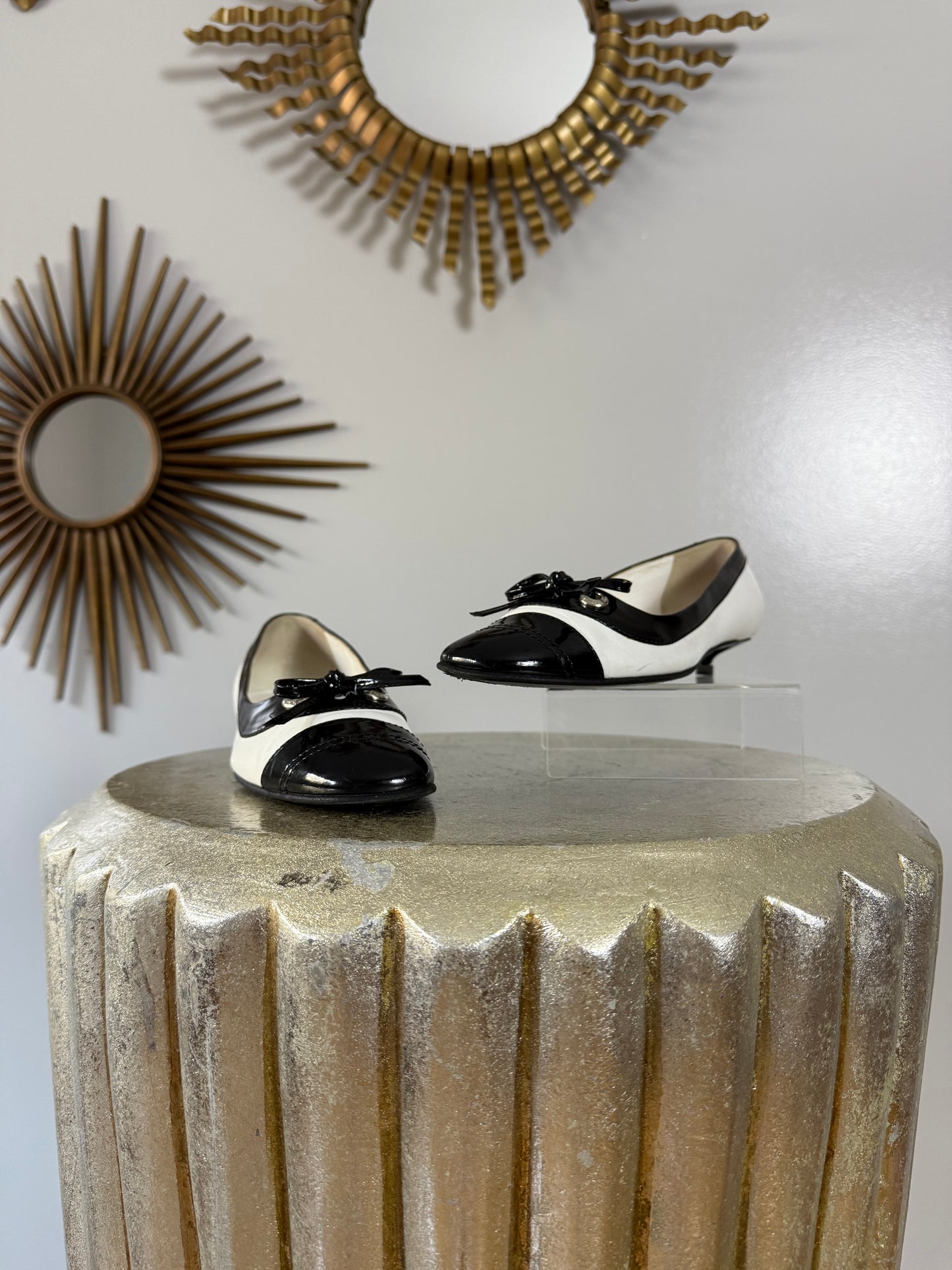 Chanel - Black & White Oxford Flats