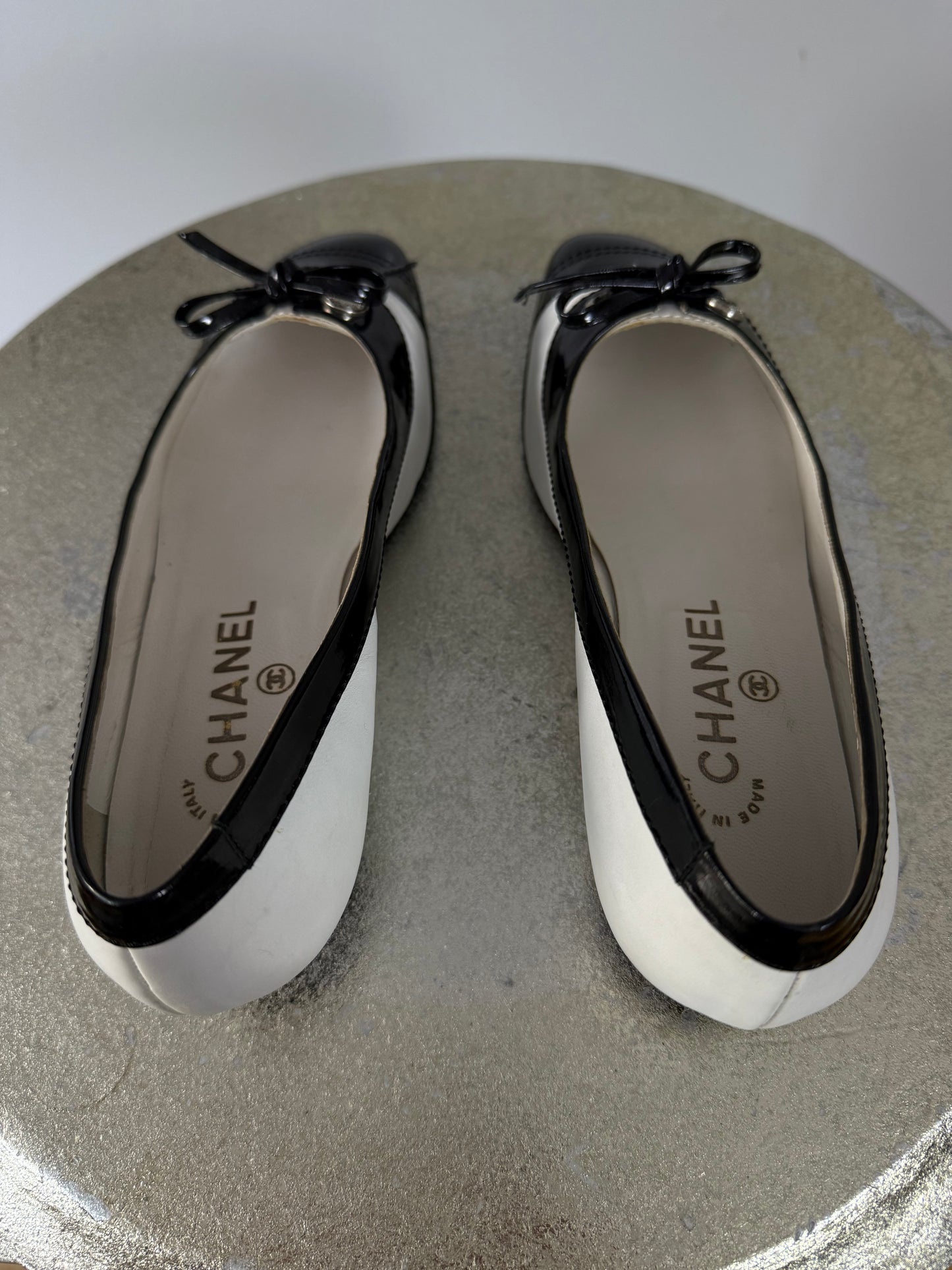 Chanel - Black & White Oxford Flats