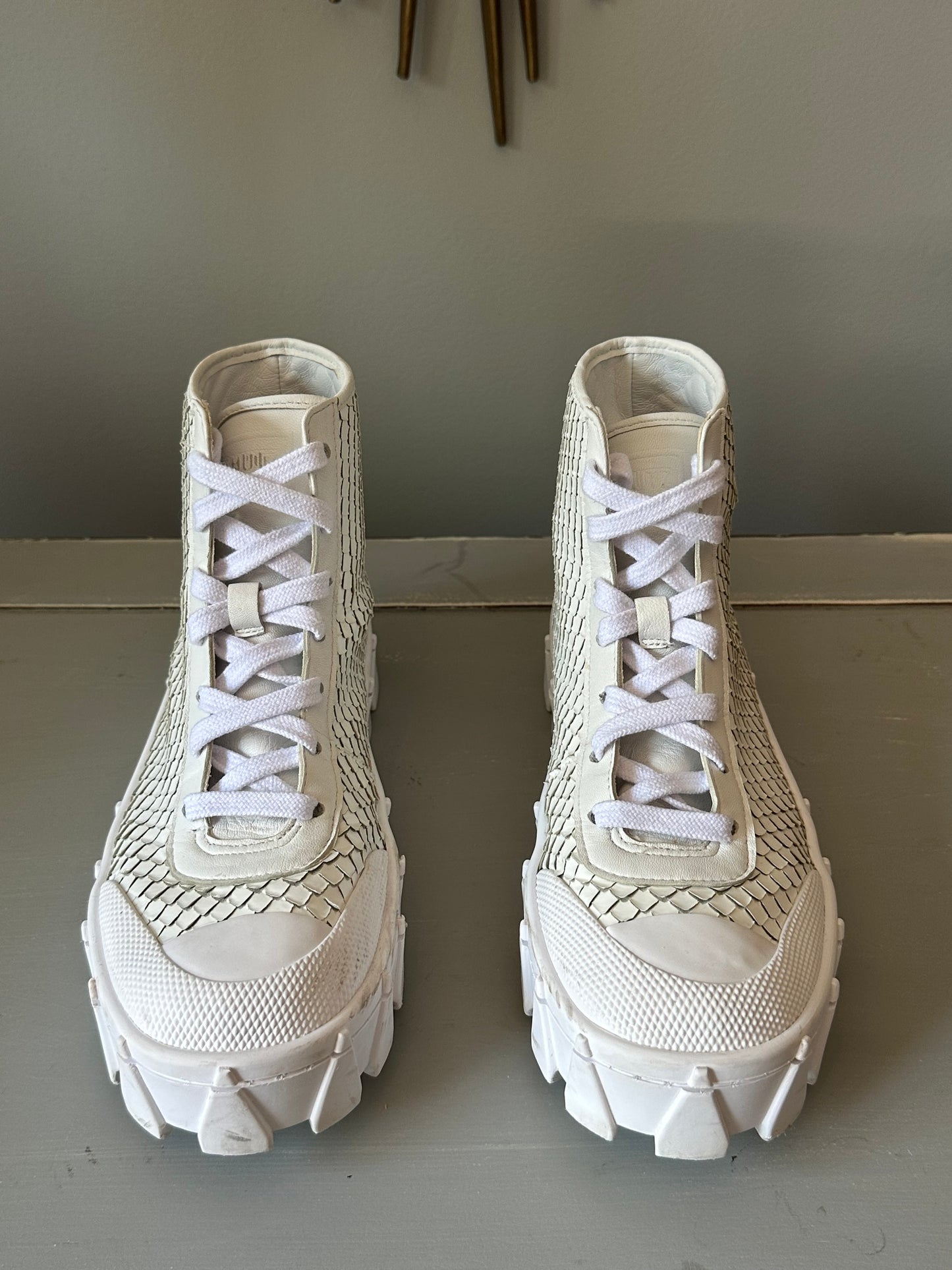 Schutz - Zapatillas deportivas Loomis de piel con adornos de serpiente