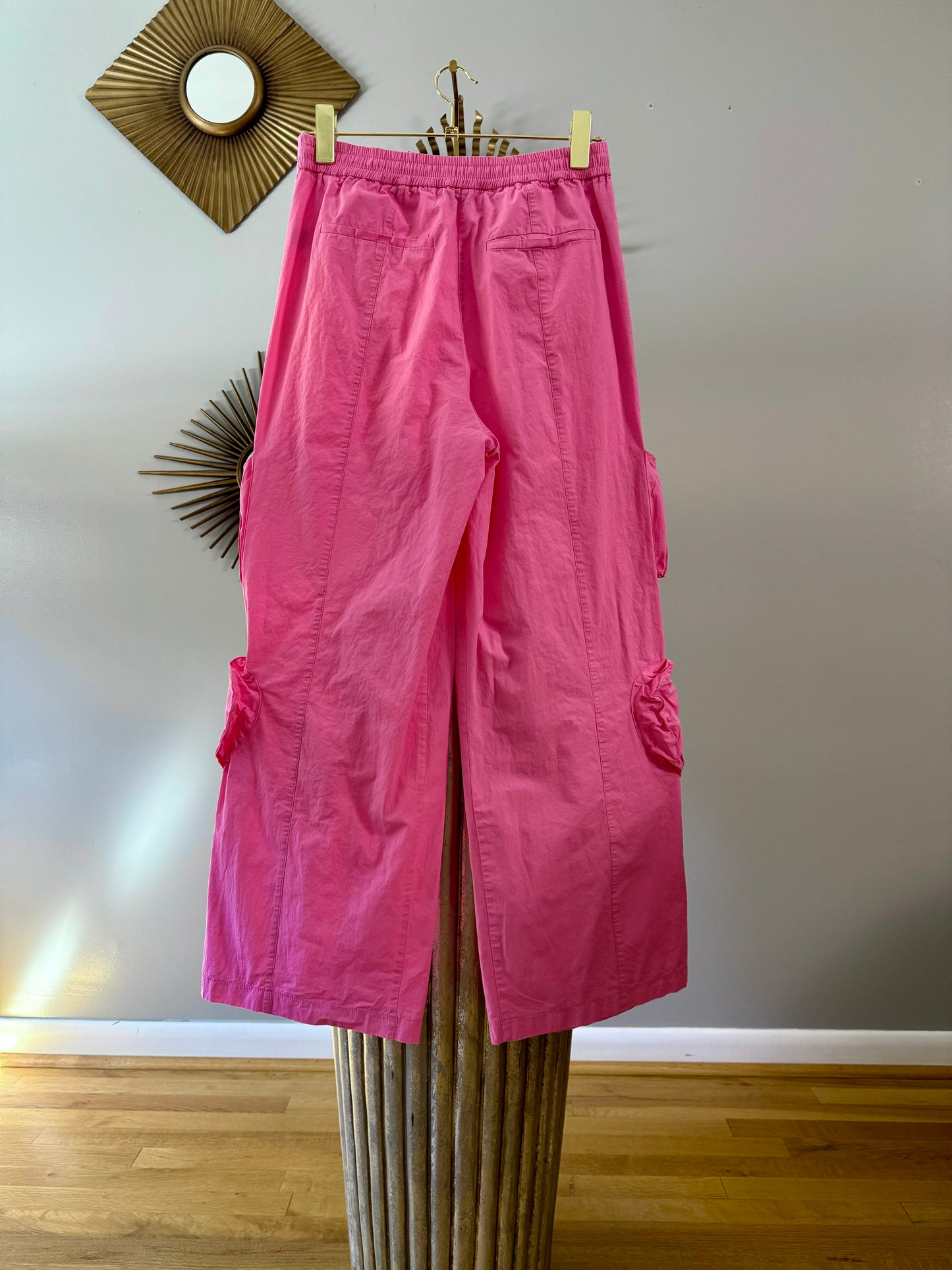 Zara - Pantalón cargo corazón rosa