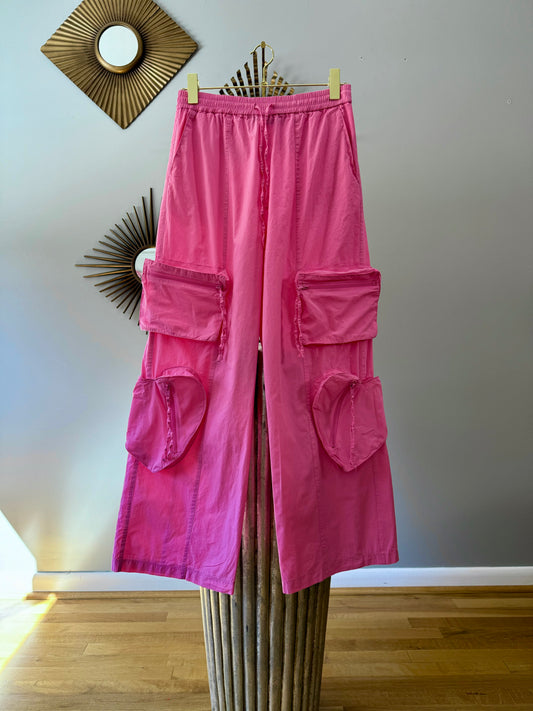 Zara - Pantalón cargo corazón rosa