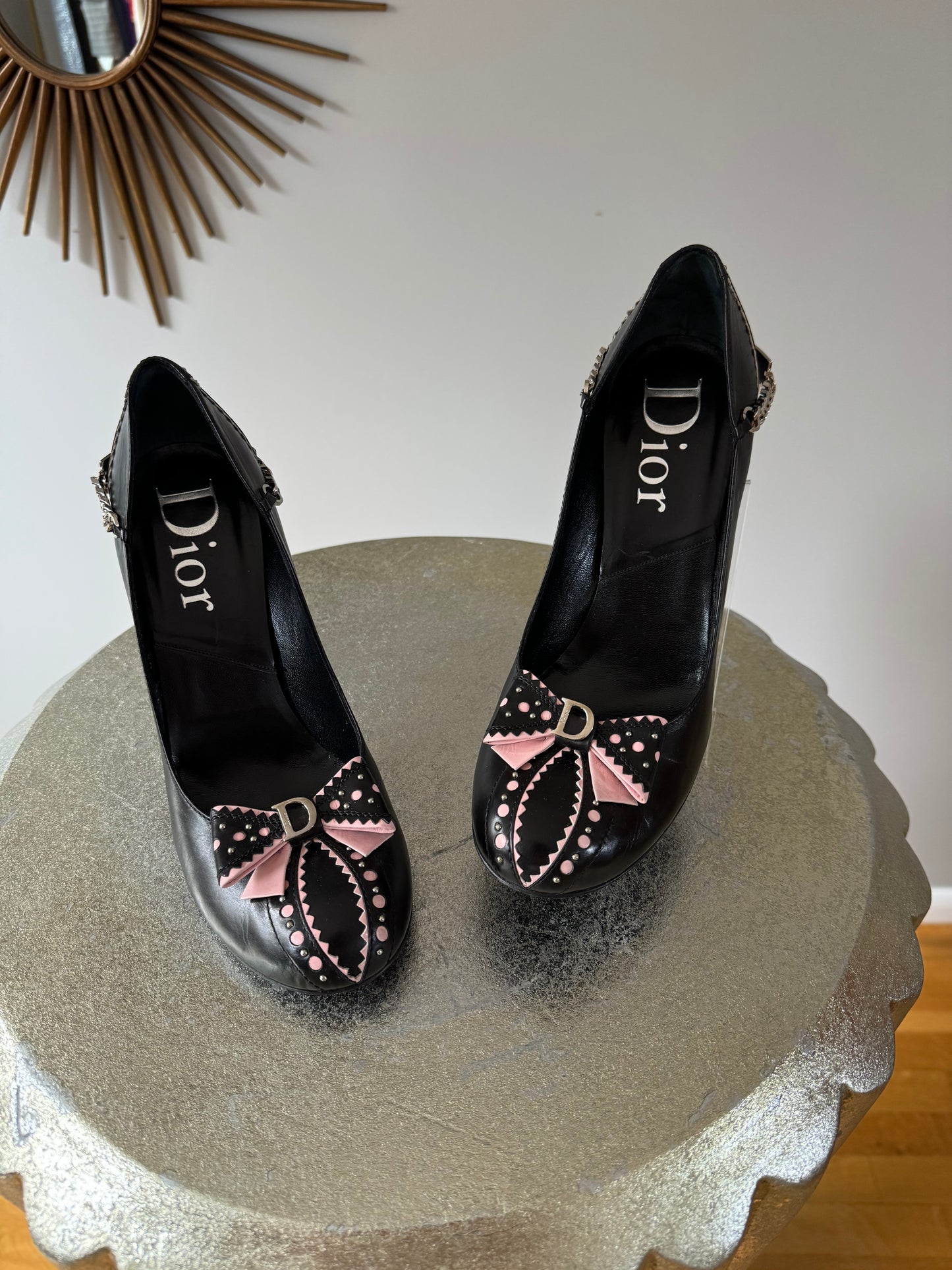 Dior - Vintage Pink Bow Round Toe Pumps