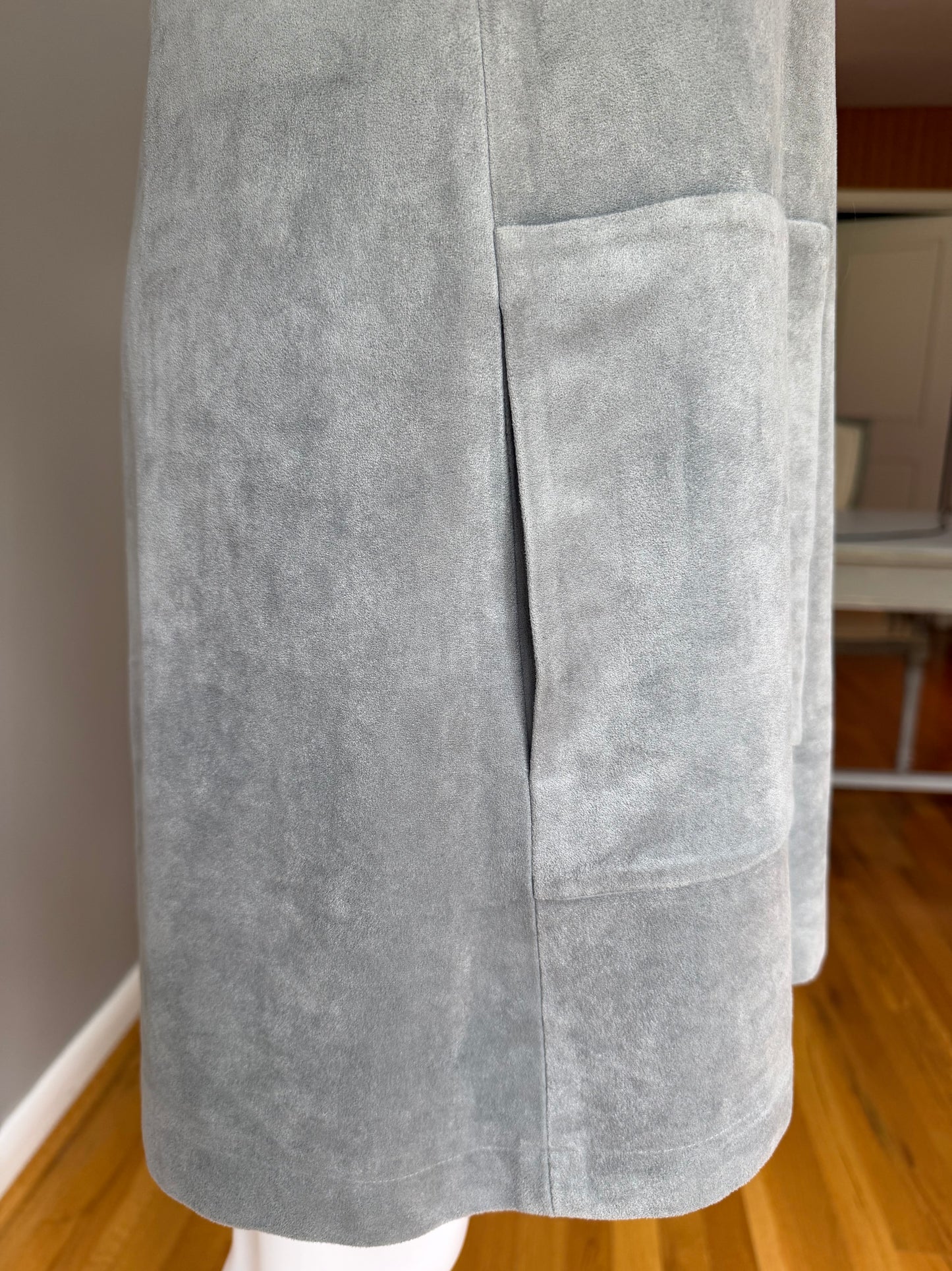 BCBGMaxAzria - Gray Abbott Sleeveless V-Neck Shift Dress